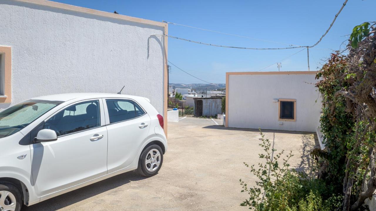 Limestone In Milos Triovasálos Eksteriør bilde